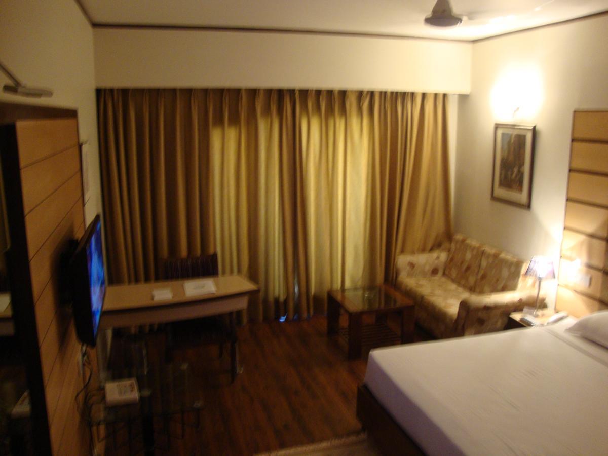 Hotel North Park Panchkula Eksteriør bilde