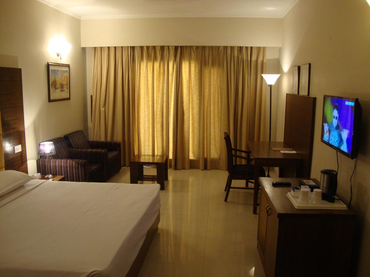 Hotel North Park Panchkula Eksteriør bilde